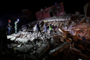 Venezuela earthquakes kill nearly 1,000, tens of thousands missing