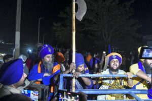 Scuffle breaks out among Nihang Sikh groups at Punjab’s Sohana's Gurdwara